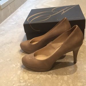 Enzo angiolini taupe heels